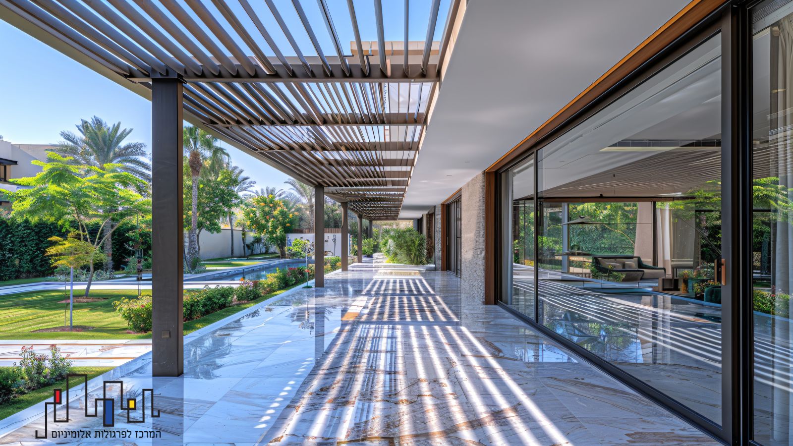 פרגולה חשמלית נאספת